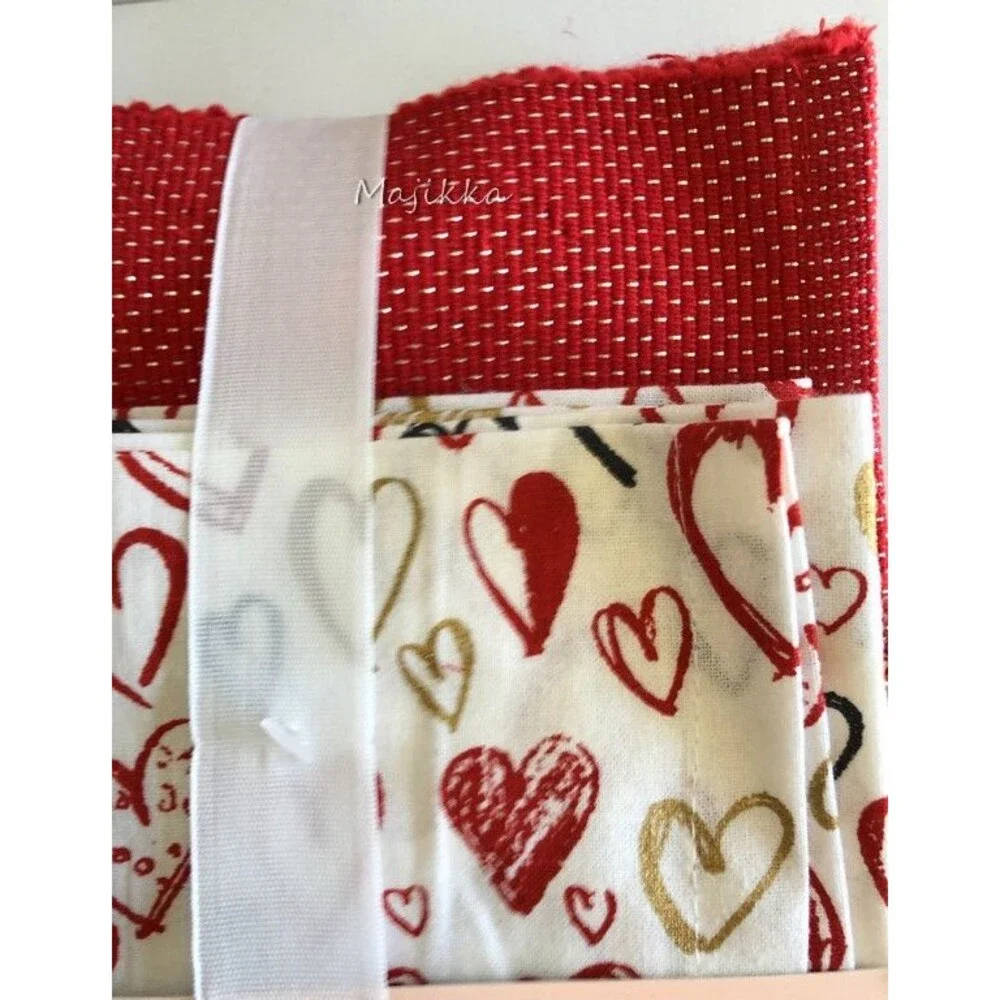 cupcakes and cashmere 4 Placemats and 4 Napkins Hearts Red Pink Gold